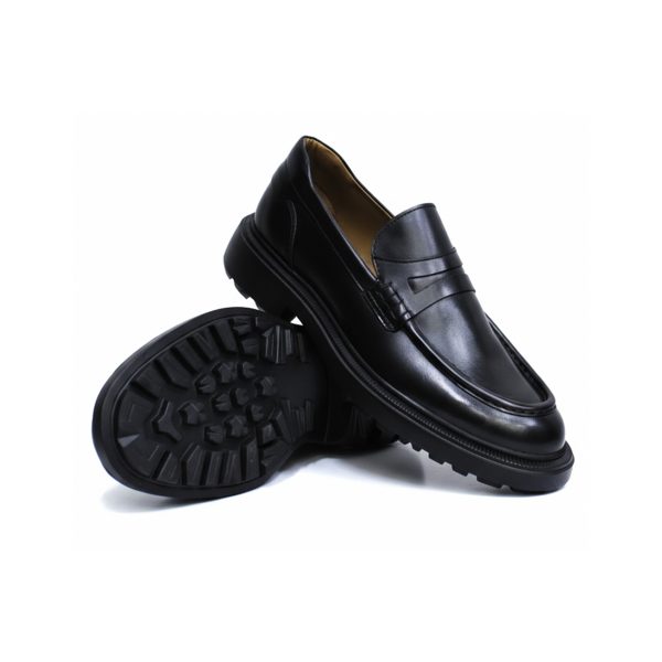 حذاء بدون كعب مصنوع يدوياً من الجلد من جياني ماجي