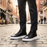 جزمة جلدية باللونين الأسود والإيكرو