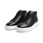 جزمة جلدية باللونين الأسود والإيكرو