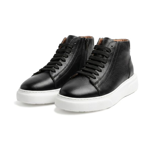 جزمة جلدية باللونين الأسود والإيكرو