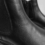 بيور بلاك - حذاء تشيلسي جلدي أسود بسحاب