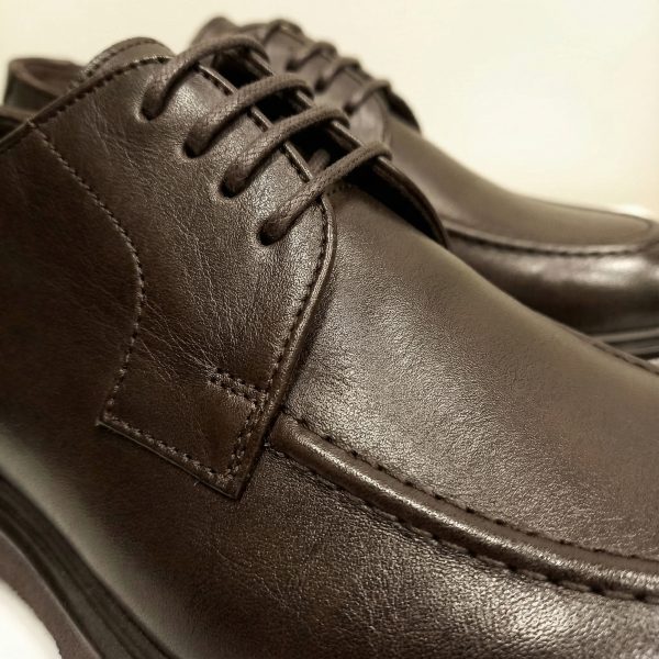 موكا - حذاء موكا - حذاء من الجلد البني الداكن برباط من الأربطة